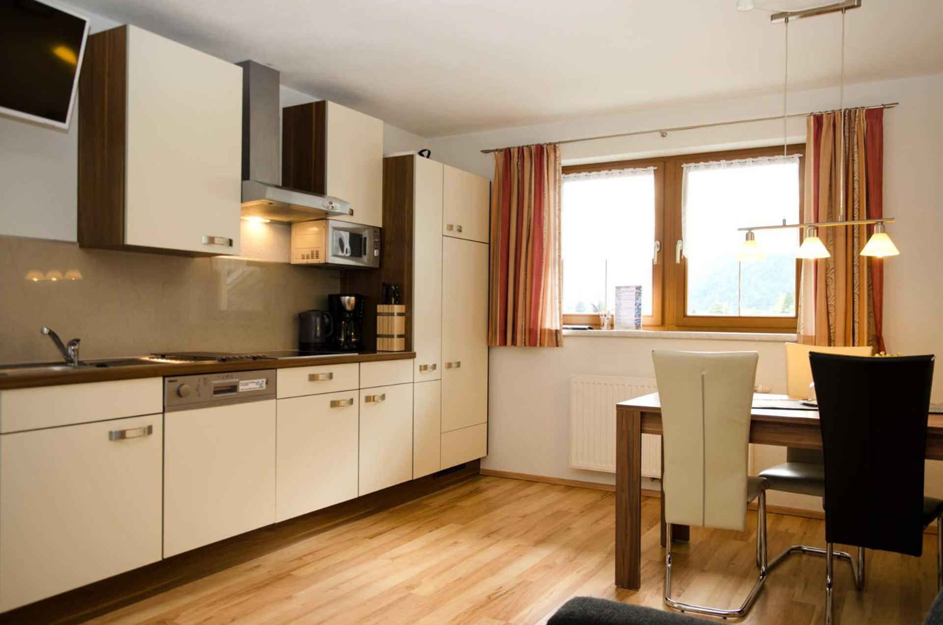 Haus Alpin Apartments Pettneu am Arlberg Ngoại thất bức ảnh