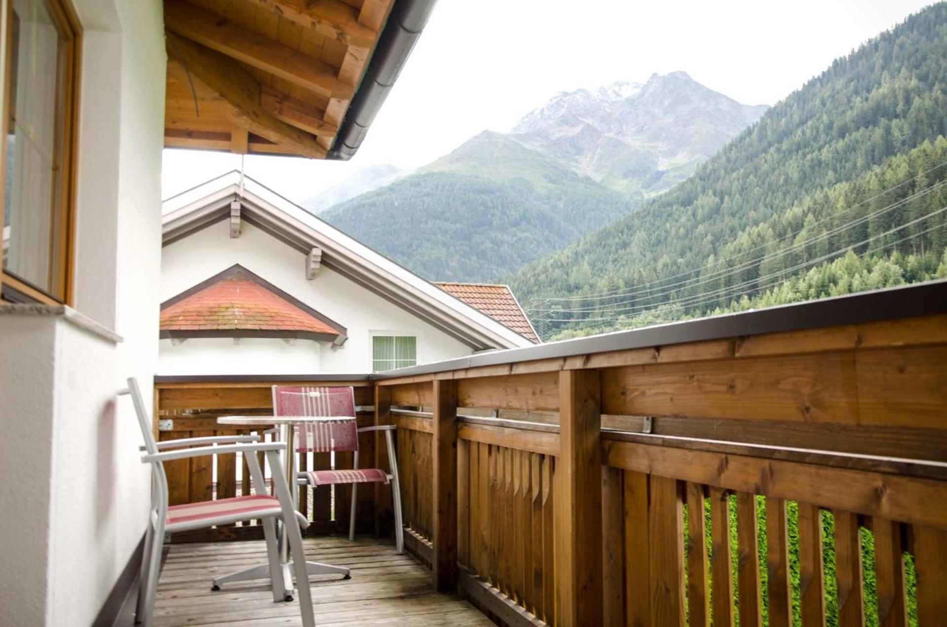 Haus Alpin Apartments Pettneu am Arlberg Ngoại thất bức ảnh